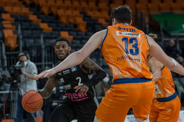 合及战术执 合及战术执